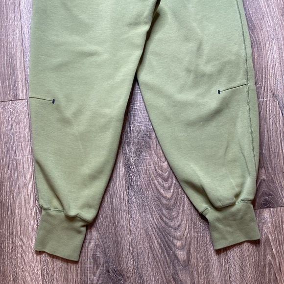 Nike Sportswear Women's Tech Fleece Pants Joggers, size small - Picture 10 of 12